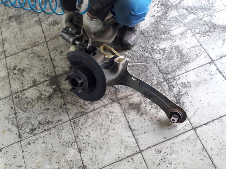 Почти все раскрутилось. Болгарка понадобилась всего один раз ) — Ford Focus Hatchback III