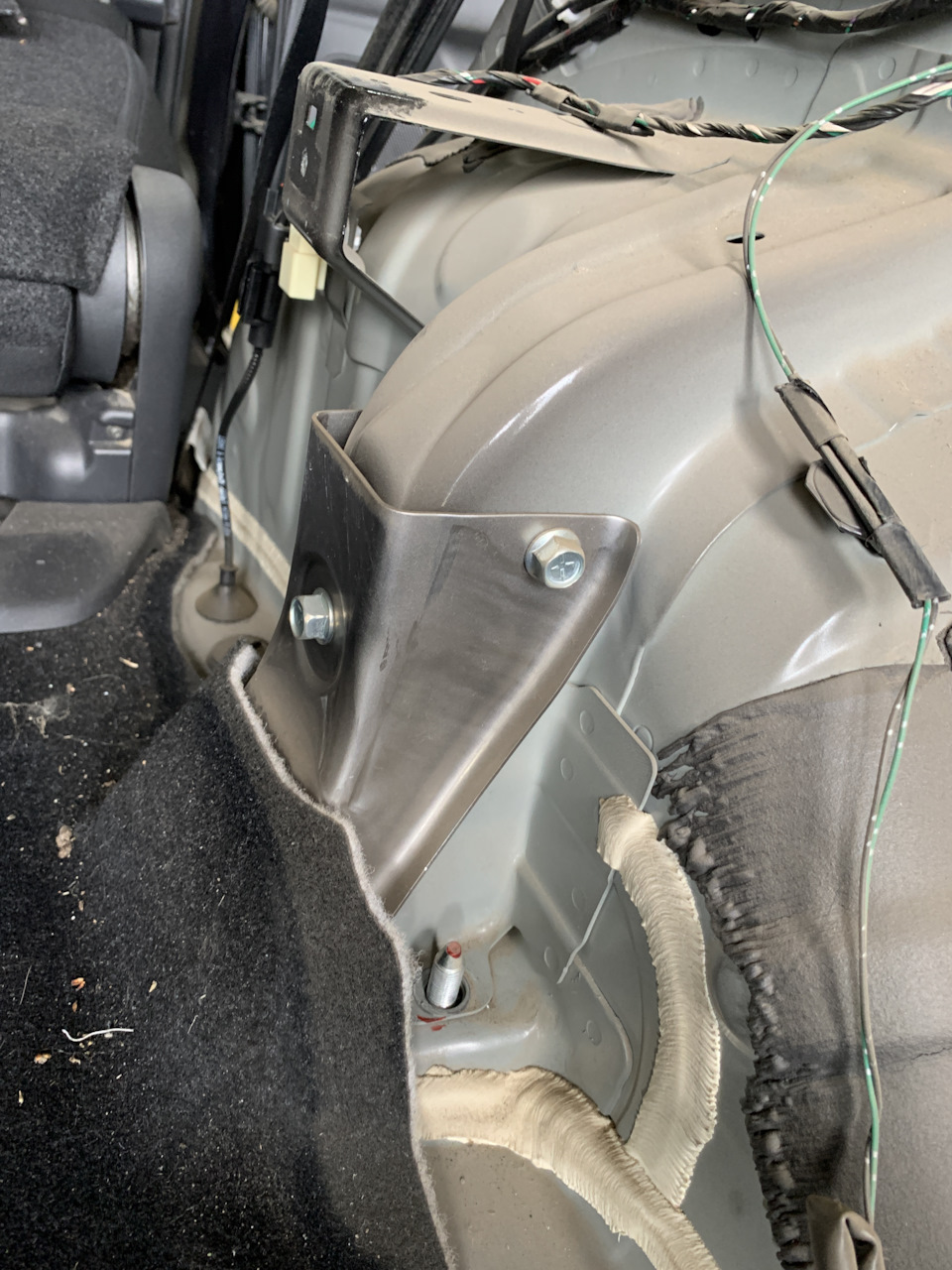 Состояние усилителя кузова отличное! — Mitsubishi Outlander (3G)