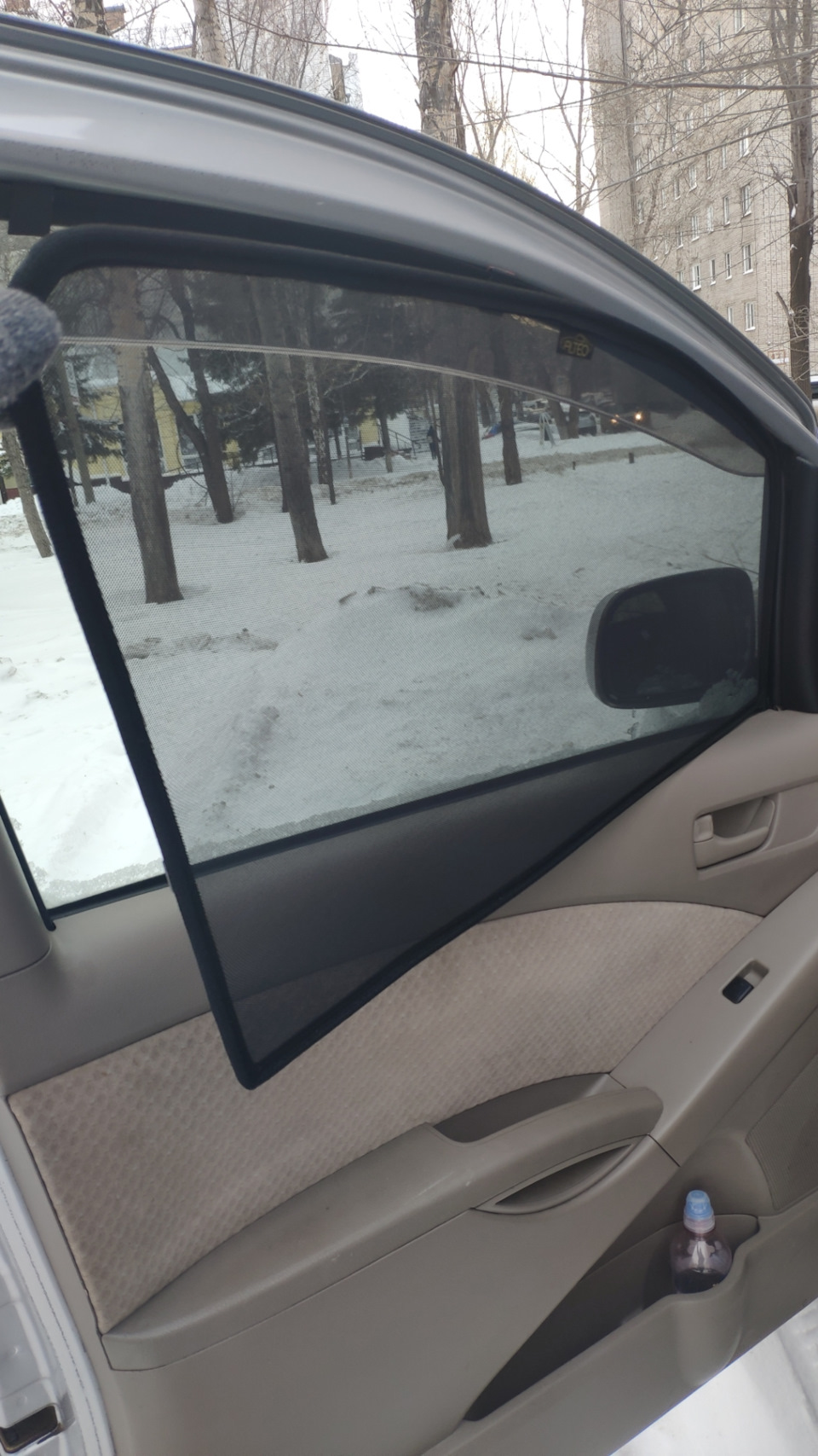 Бескаркасные шторки — Toyota Isis, 1,8 л, 2004 года | аксессуары | DRIVE2