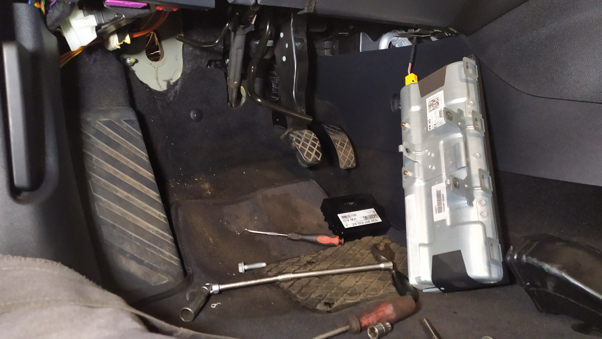 Мокрый коврик или минус 100$)) — Skoda Octavia Combi A7 Mk3, 1,6 л ...