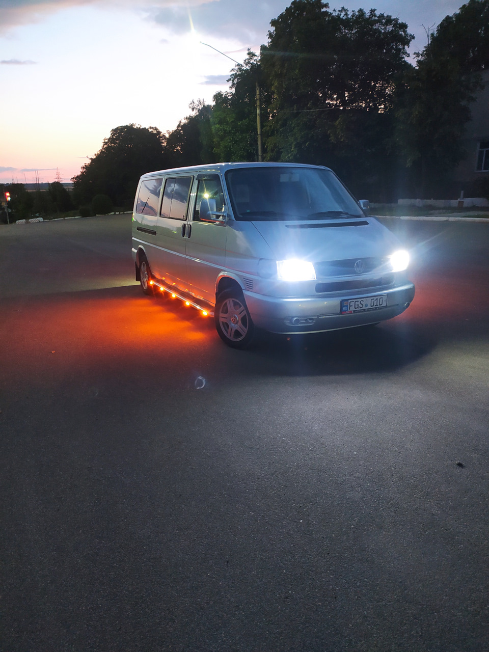 Боковая подсветка в трубах — Volkswagen Caravelle (T4), 2,5 л, 2002 года |  своими руками | DRIVE2