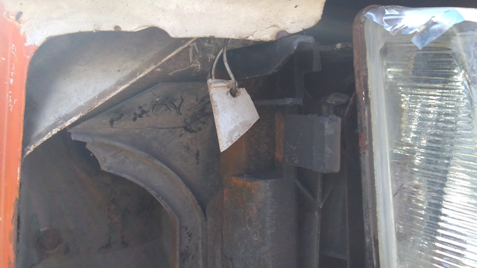 Масло в расширительном бачке Фольксваген транспортер т4 2,4 дизель ...