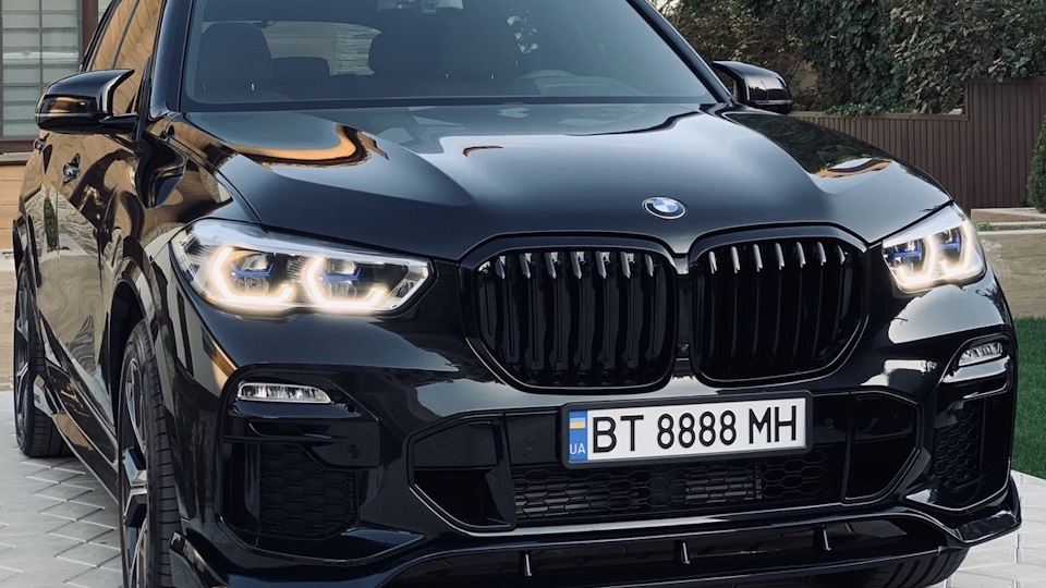 Bmw x5 зеркала. BMW x5 g05 черный. БМВ х5 g05 черные ноздри. BMW x5 g05 капот. BMW x5 g05 зеркала.