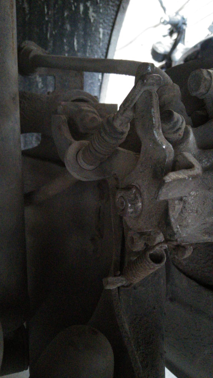 Замена датчика скорости. Регулировка суппорта — Ford Focus I Sedan, 1,6 ...