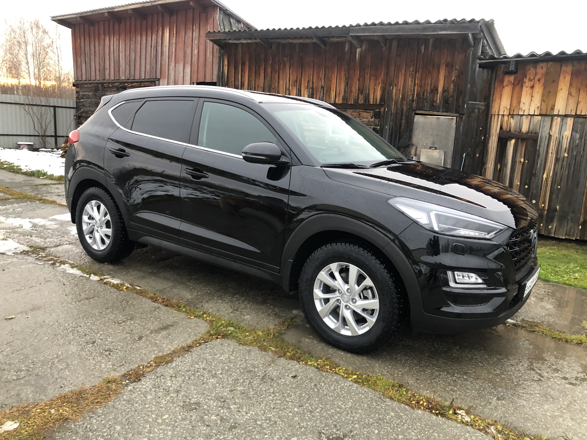 Шины хендай туссан. Hyundai Tucson TL мокрый асфальт
