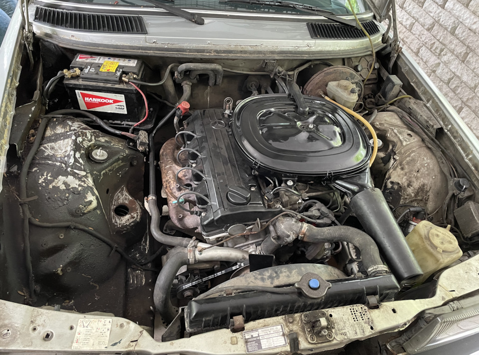 Георгий привел в порядок двигатель, подвеску и решил не мало вопросов по салону. — Mercedes-Benz W123