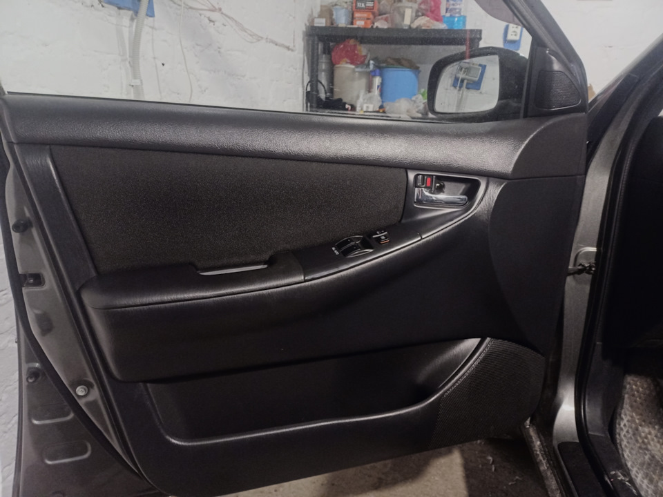 Замена динамиков в передних дверях, установка уголков в двери с ...