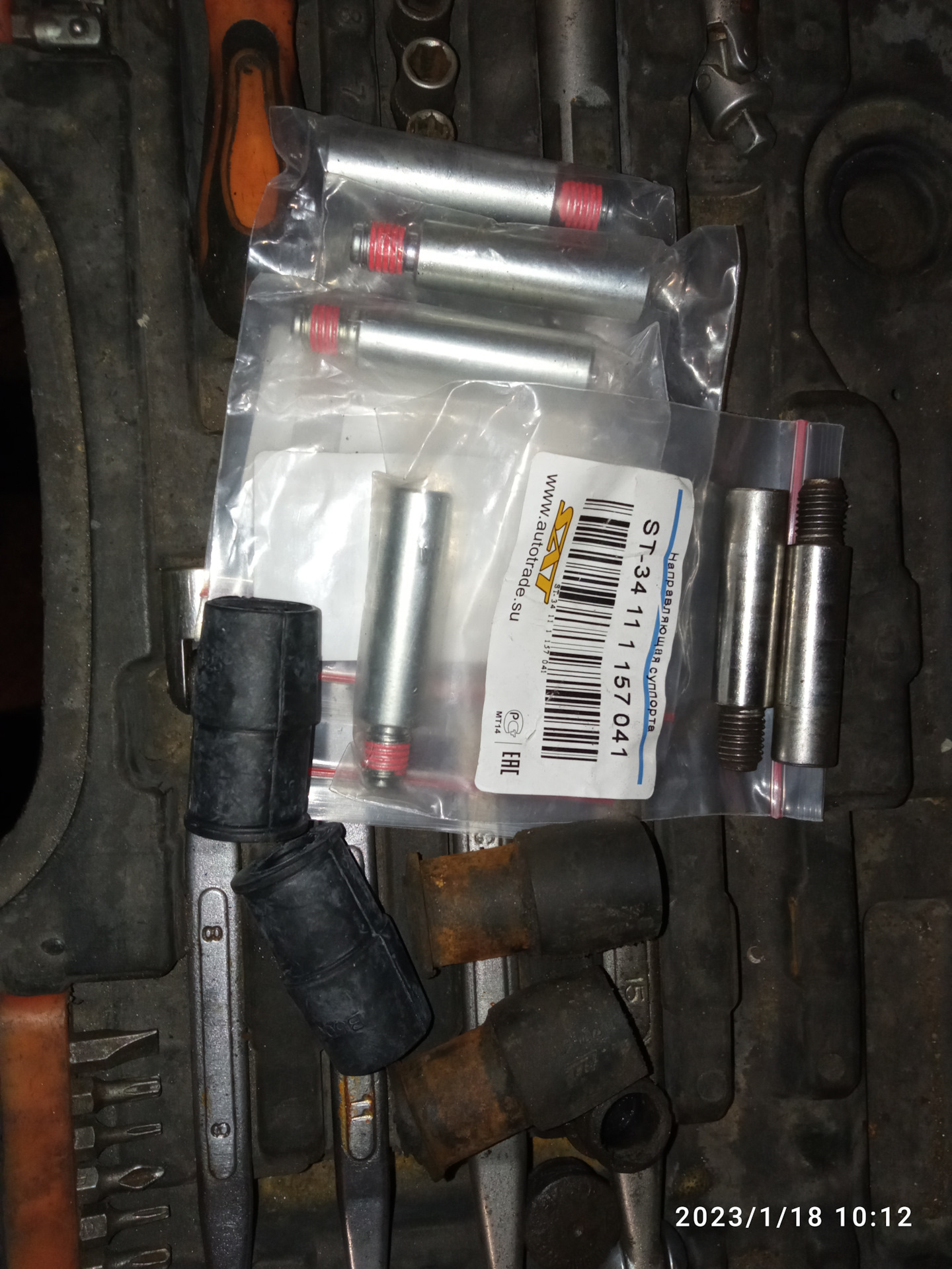 Втулки и направляйки передних суппортов. — Volkswagen Passat B6, 2 л ...