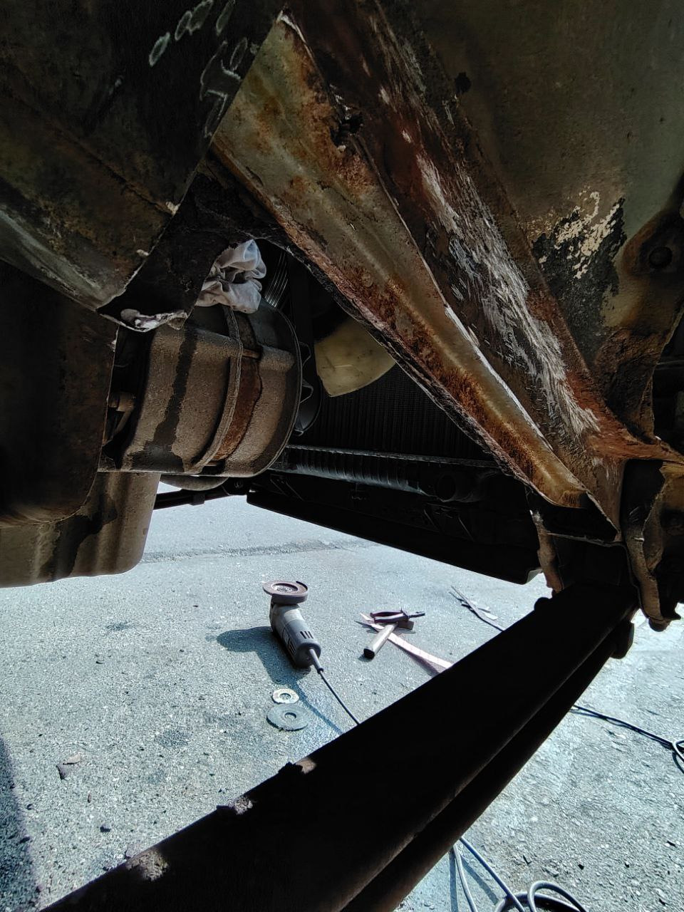 3 — Mercedes-Benz T1