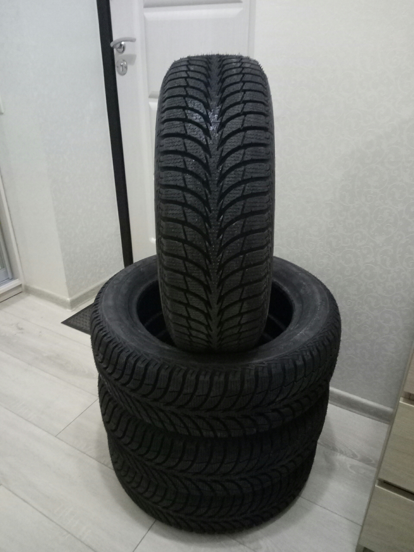 GOODYEAR Ultra Grip Ice+ 185/60 R15 88T — Volkswagen Polo Sedan, 1,6 л ...