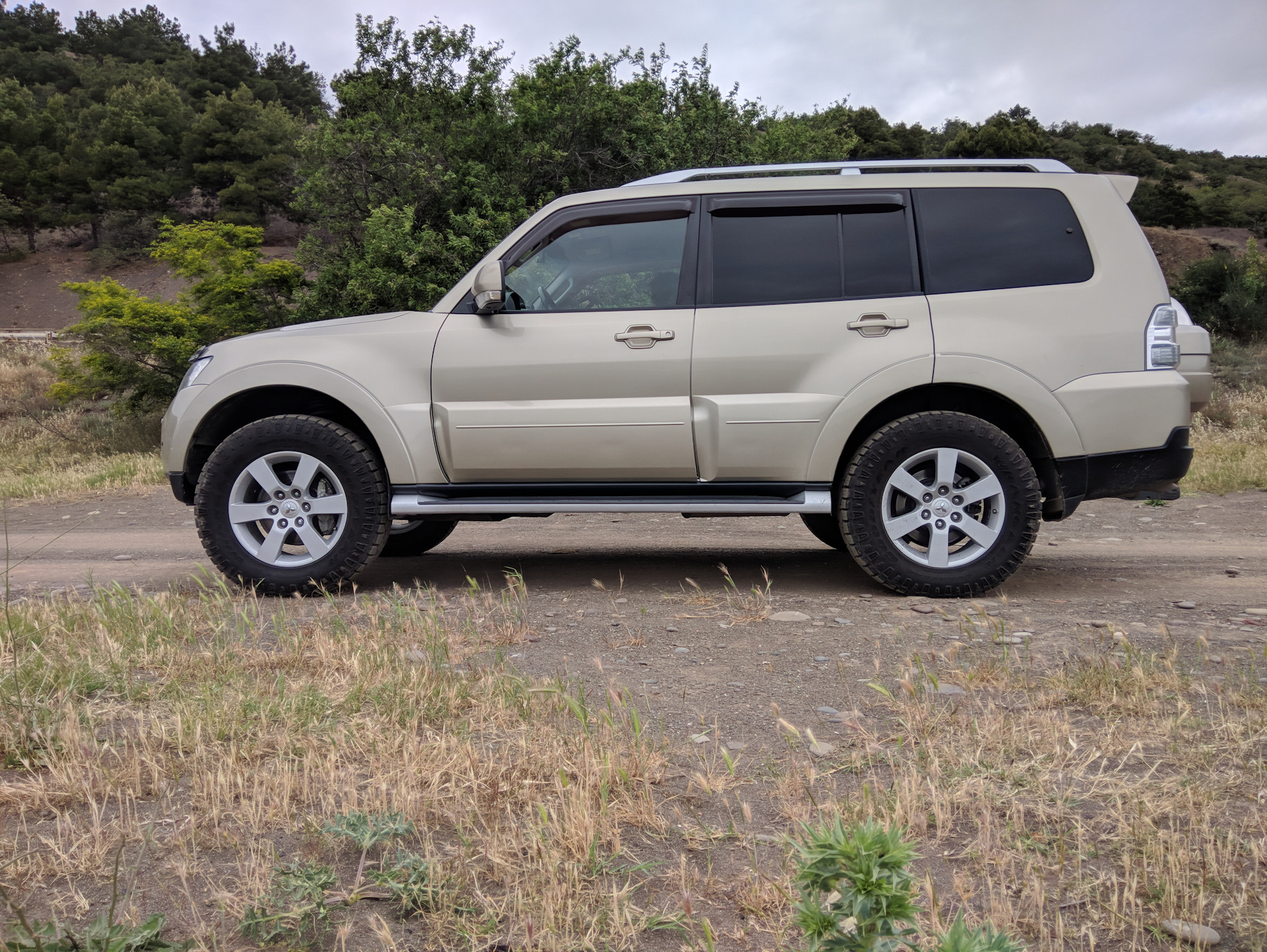 Лифт паджеро 3. Паджеро 2008 лифт. Лифт подвески Митсубиси Паджеро 3. Mitsubishi Pajero 4 лифт подвески.