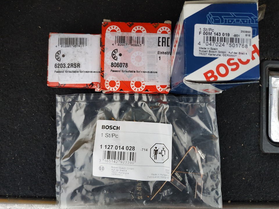 Фото в бортжурнале Audi A6 (C4). Запчасти на фото: 62032RSR, 1127014028, 047024