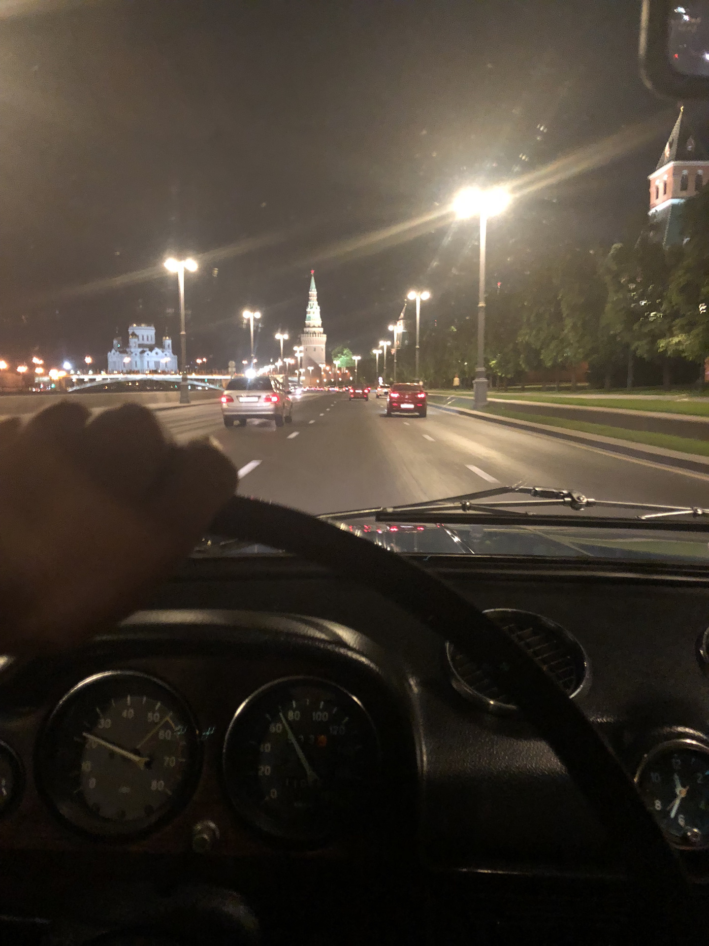 Видео от первого лица рф. За рулем Мерседеса ночью Москва. Ночные покатушки Москва. Ночная Москва вид из машины. Вид из Гелендвагена ночью.