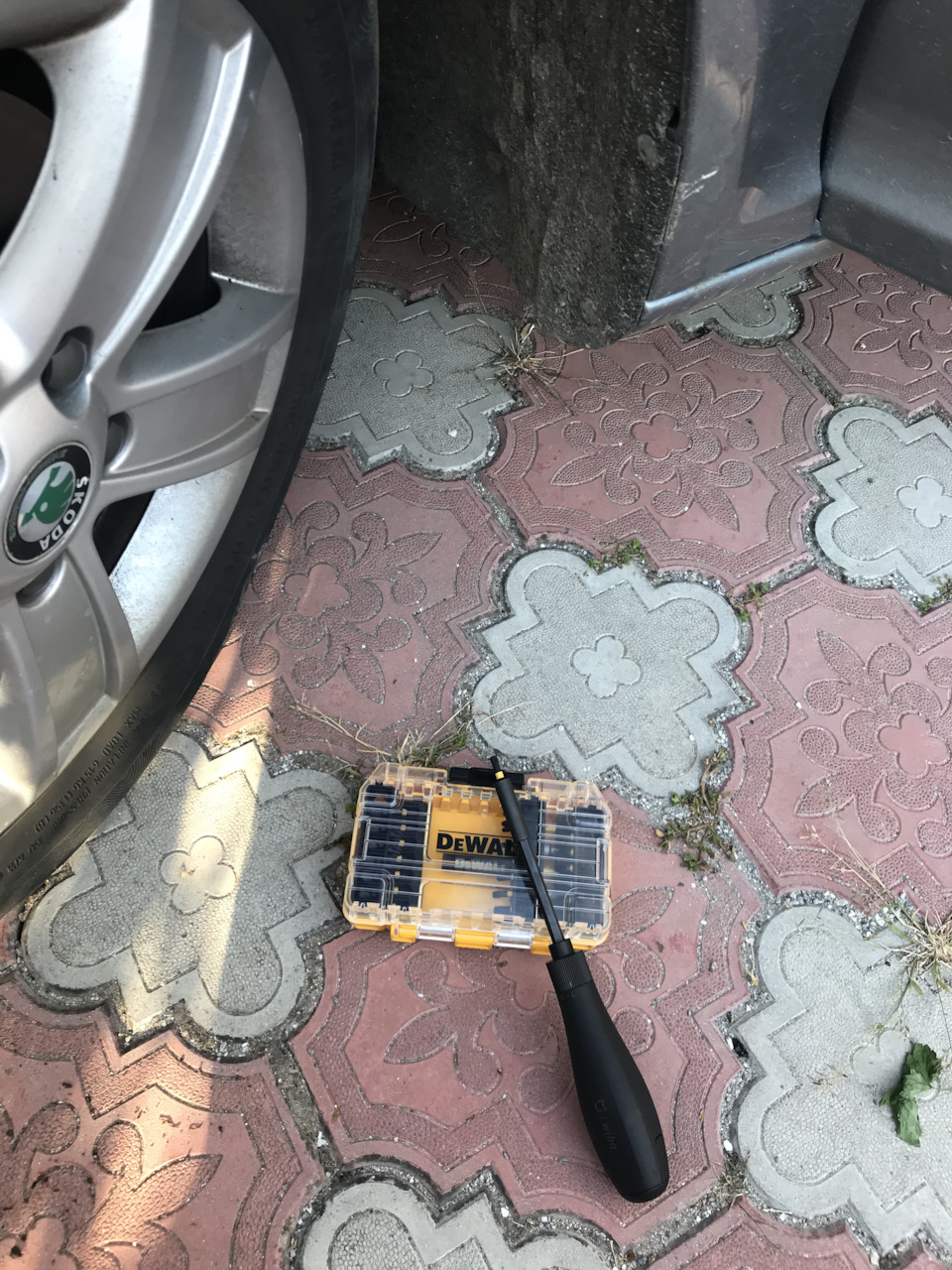 Чистка грязи под подкрылками 97000 — Skoda Octavia A5 Mk2, 1,8 л, 2012 ...