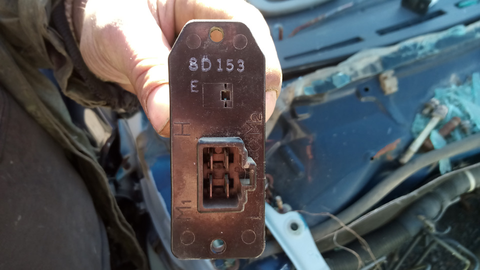 Сломались скорости вентилятора отопителя. (Р) (с. 19.7) - Ford Focus 1