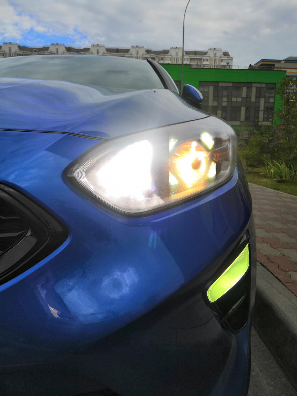 Заменил лампы в дальнем свете — KIA Ceed (3G), 1,6 л, 2019 года ...