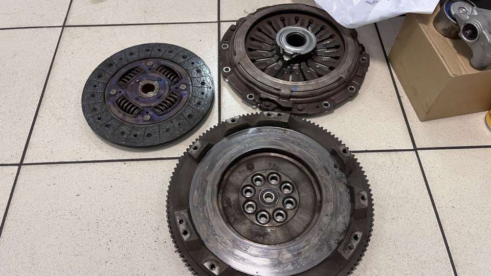 Замена сцепления — Subaru Legacy (BL/BP), 3 л, 2004 года | визит на ...