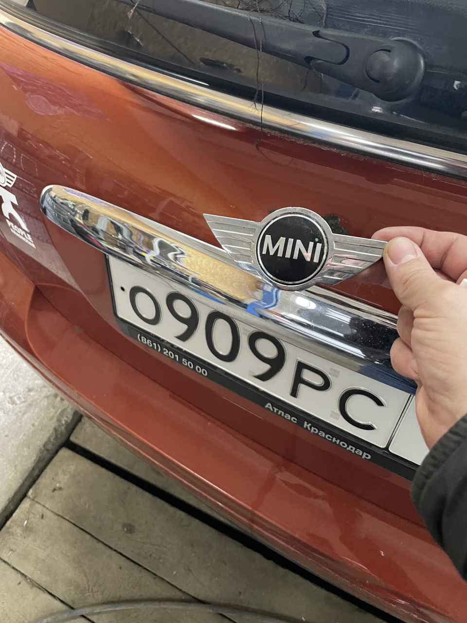 Новый значок — MINI Cooper Mk II, 1,6 л, 2012 года | своими руками | DRIVE2