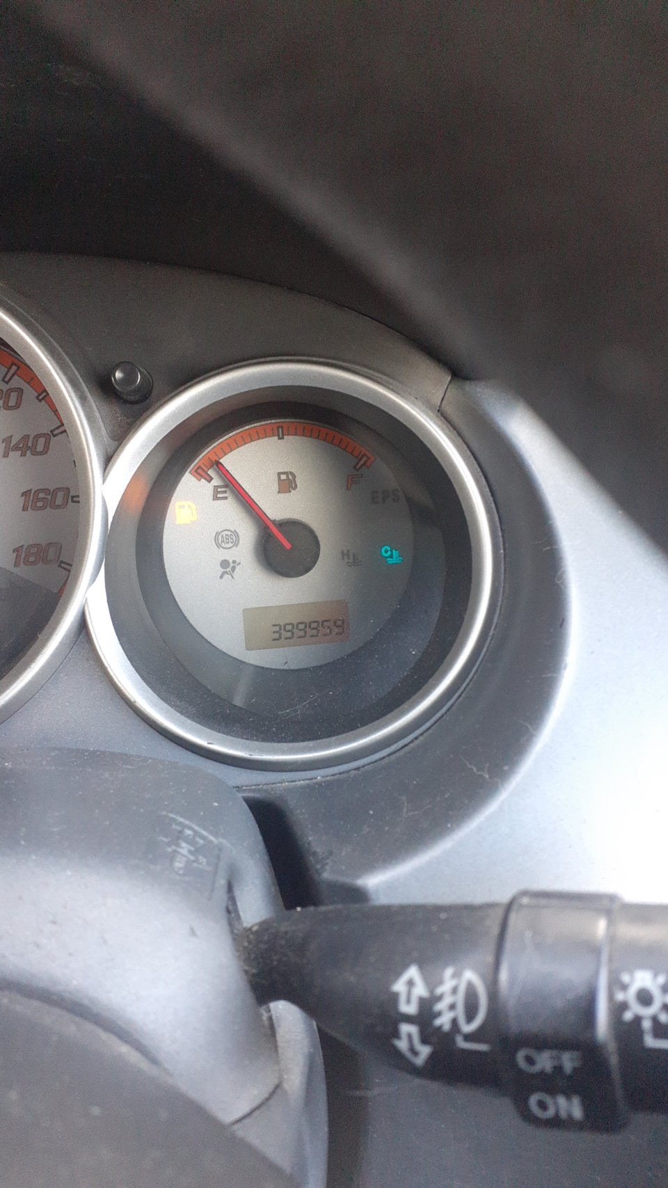 Замена свечей и масло в колодцах — Honda Fit (1G), 1,3 л, 2004 года ...