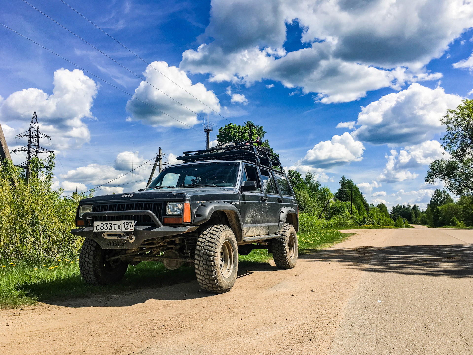 Джипити фото. Jeep Cherokee XJ Wheels. Jeep Cherokee XJ 33 колеса. Jeep Cherokee XJ салон. Jeep Cherokee XJ обои на телефон.