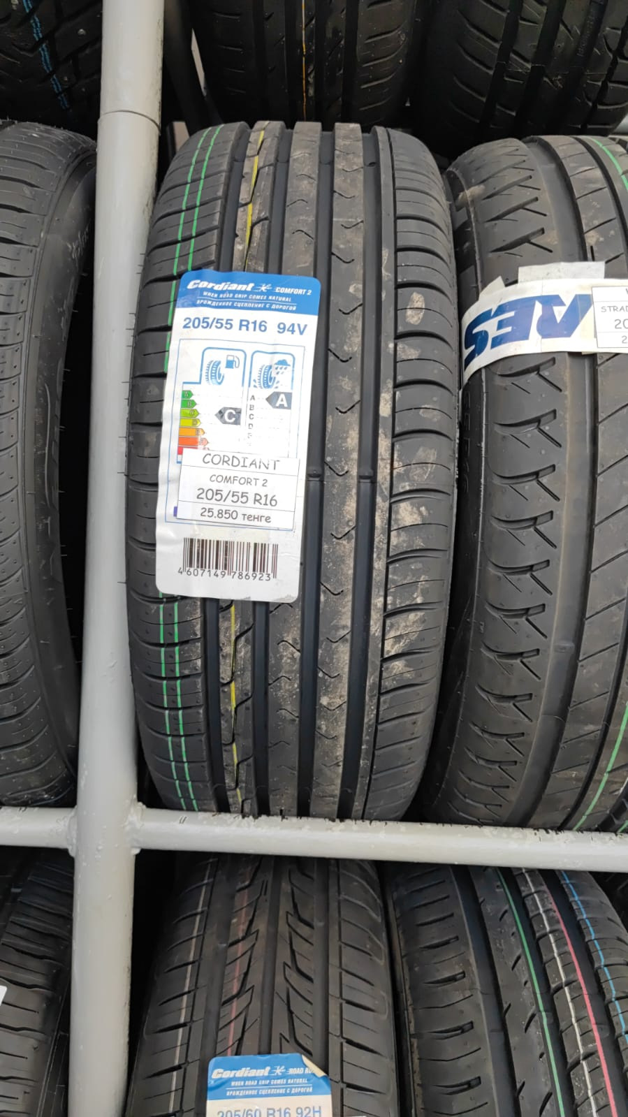 Фото в бортжурнале Mercedes-Benz 190 (W201). Запчасти на фото: A0000786923, Cordiant Comfort 2 205/55R16