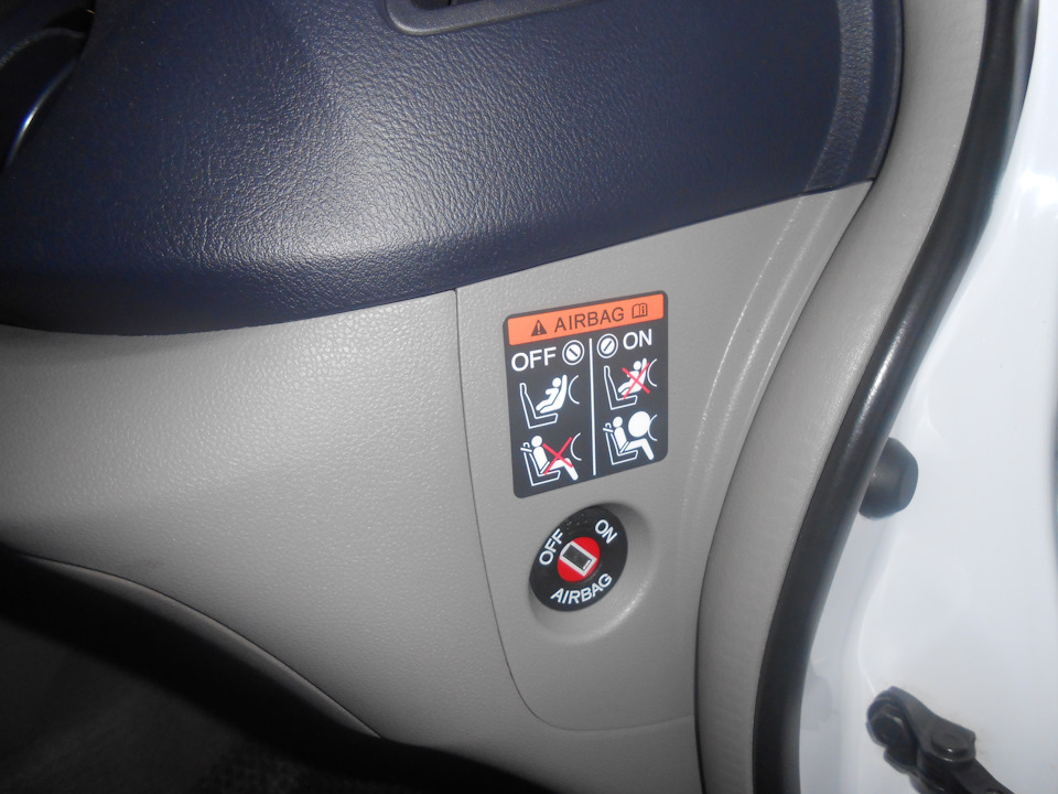 Обманка вместо подушки безопасности — Honda Insight (2G), 1,3 л, 2010 ...