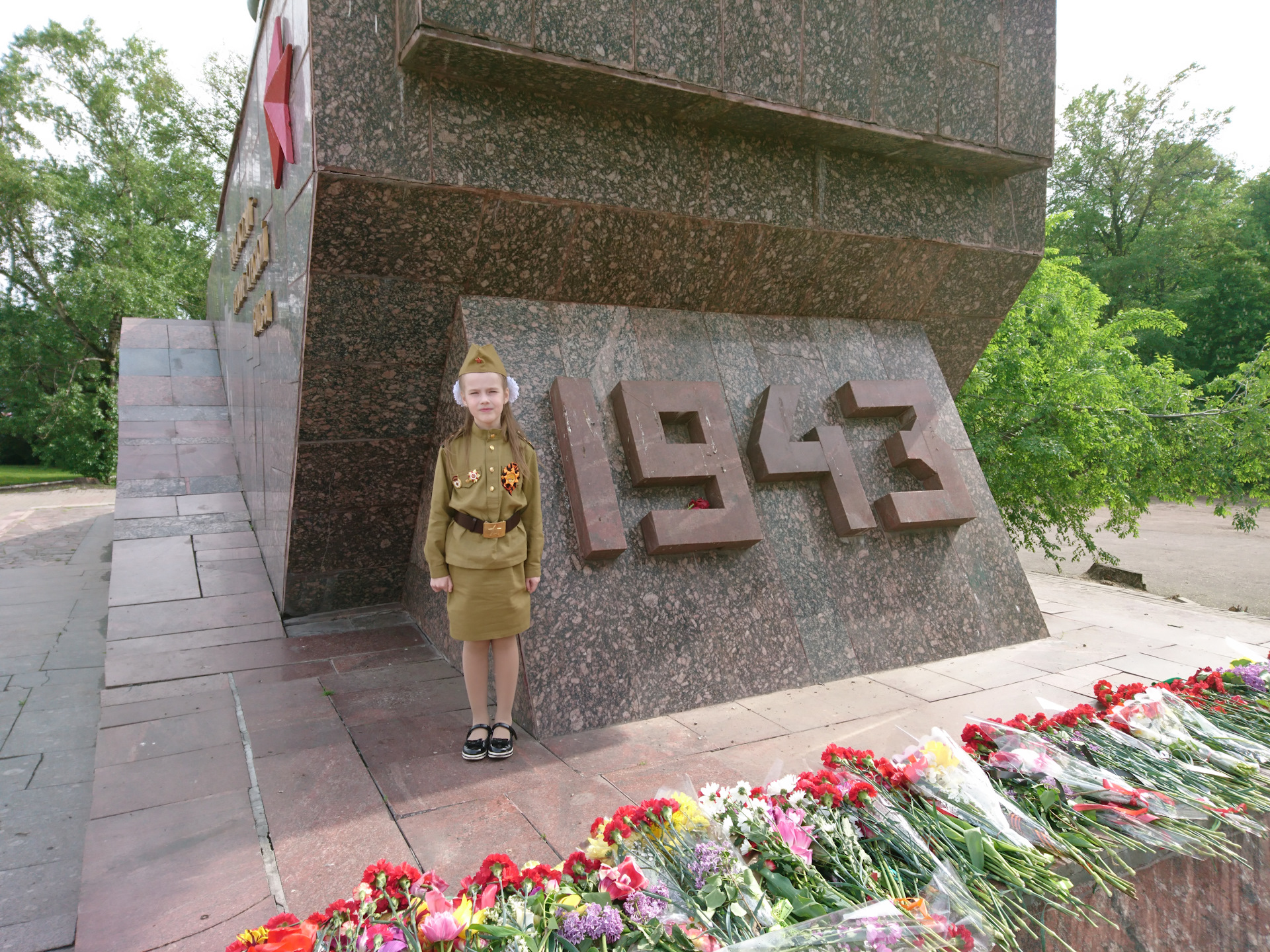 5 августа день освобождения белгорода. День освобождения Белгорода. Освобождение Белгорода от немцев. Освобождение Запорожья 1943.