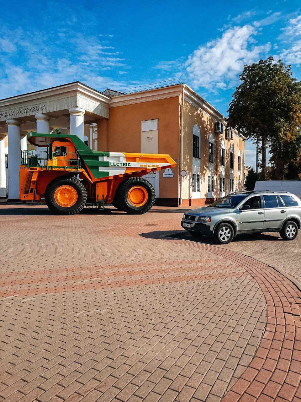 Если у Вас нету такого фото, нам не о чем с Вами разговаривать 😅 — Volvo  XC90 (1G), 2,5 л, 2004 года | прикол | DRIVE2