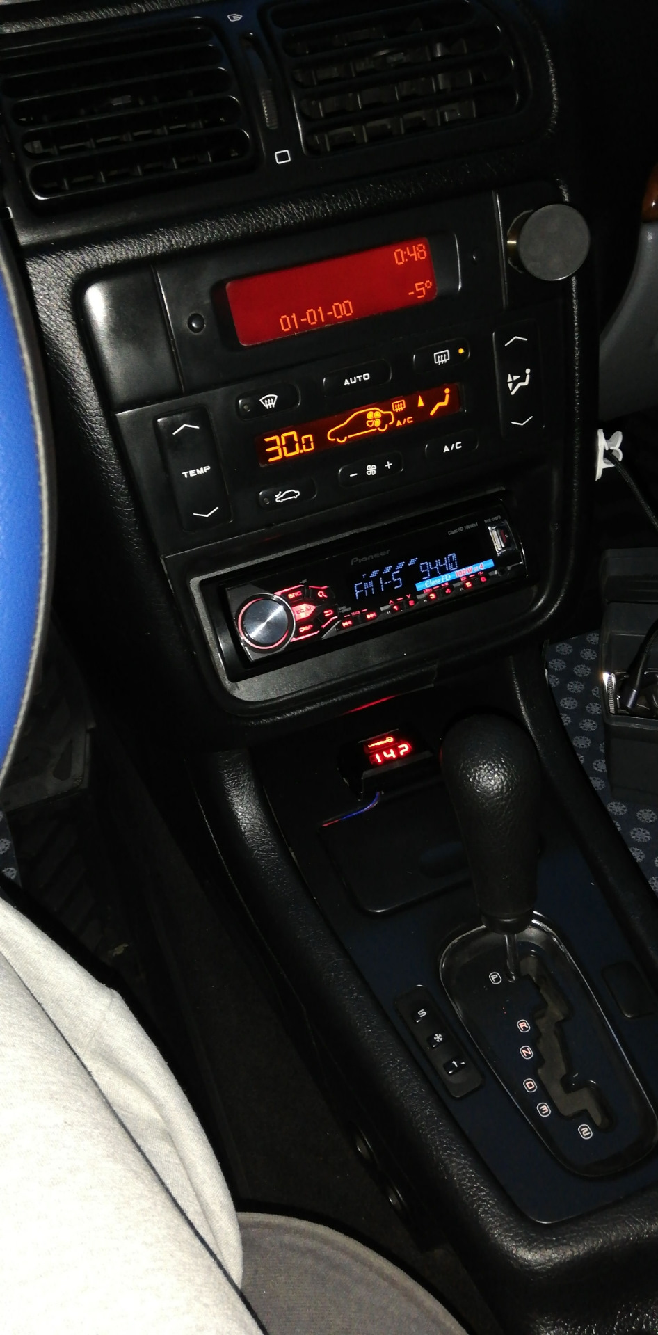 Вольтметр Урал — Peugeot 406, 2 л, 2002 года | аксессуары | DRIVE2