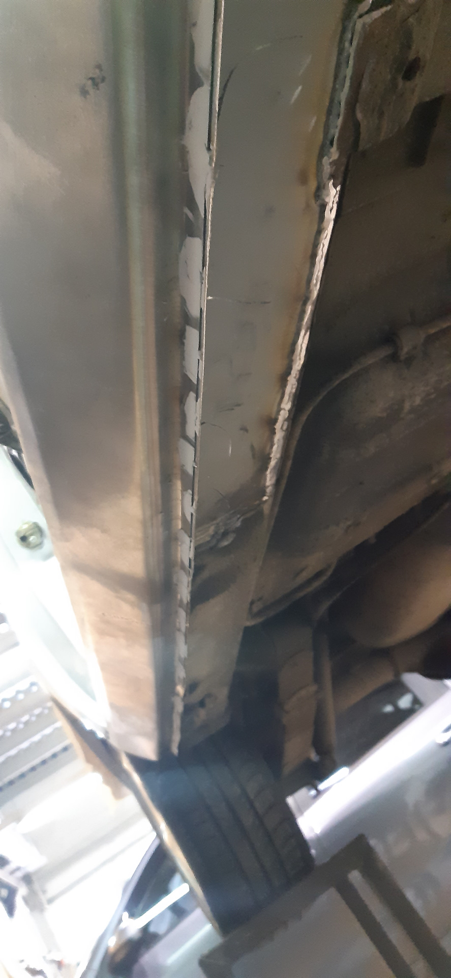 Вид снизу. — ГАЗ 31105