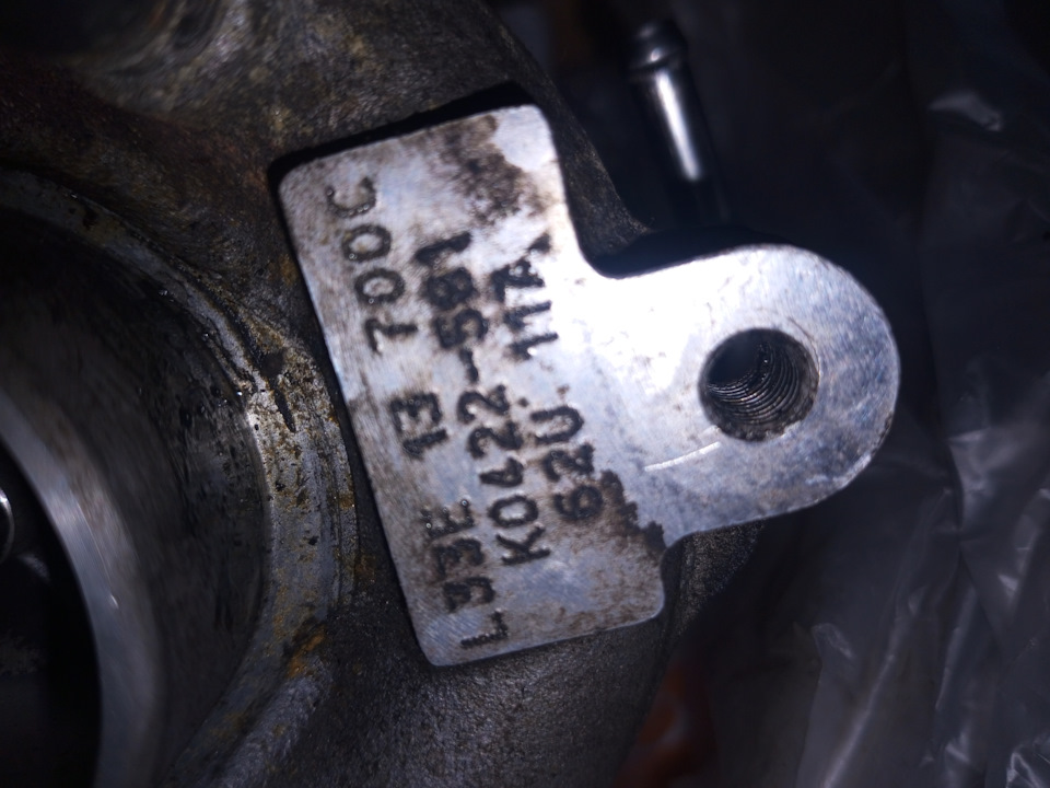 Умершая турбина с контрактного мотора — Mazda CX-7. Запчасти на фото: K0422581