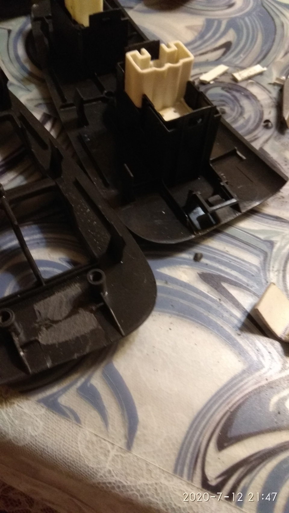 Ремонт рамки кнопок стеклоподъемников — Pontiac Vibe (1G), 1,8 л, 2003 ...