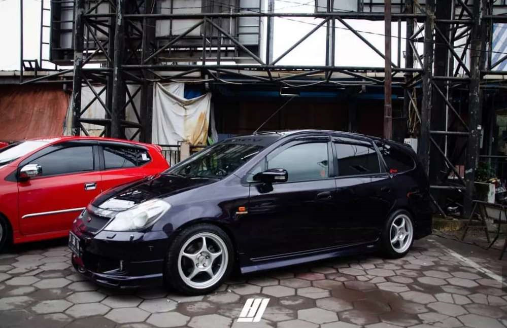 Rn 1 p. Тюнинг Хонда стрим rn1. Honda Stream rn1 тюнинг. Хонда стрим 2001 тюнинг. Тюнинг Хонда стрим 2001 года.