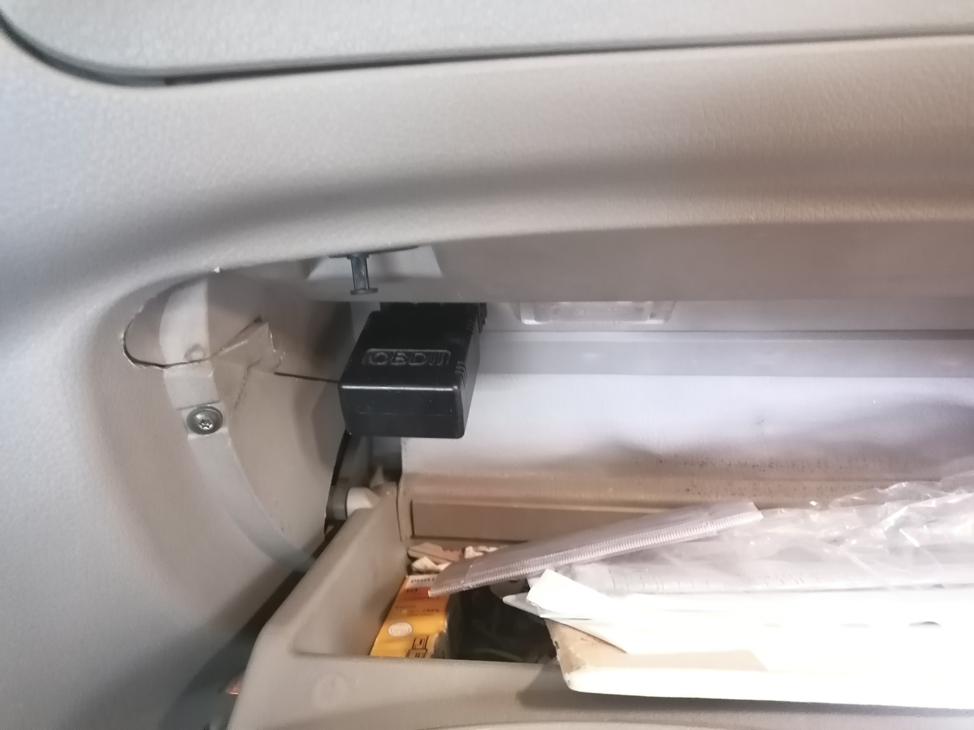 Гранта тоннель, разъём OBD в бардачок — Lada Калина седан, 1,4 л, 2008 ...