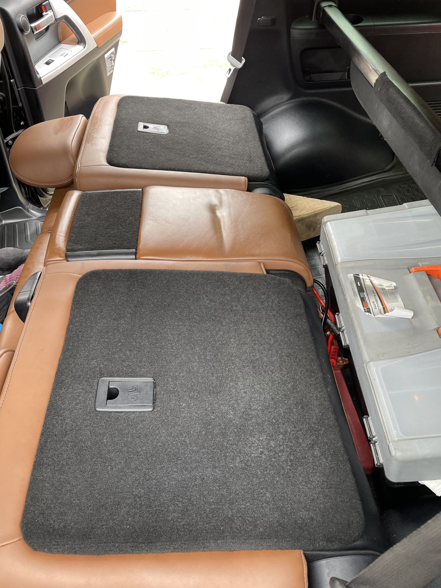 Перетяжка спинок задних сидений — Toyota Land Cruiser 200, 4,5 л, 2014 ...