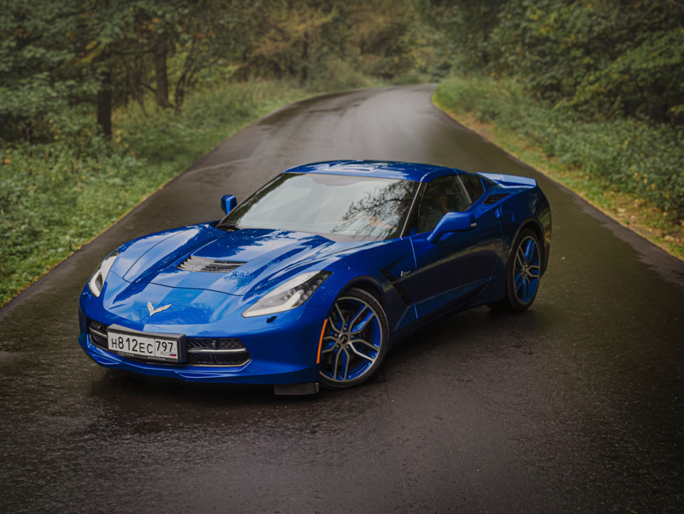 Chevrolet Corvette c7 бирюзой