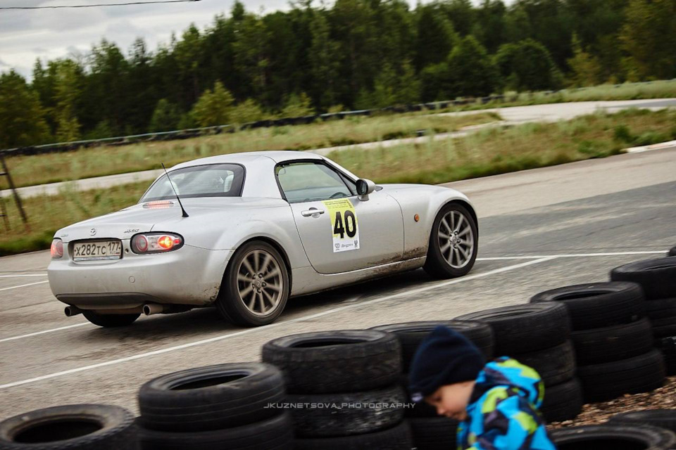 За рулем Mazda MX 5 Miata