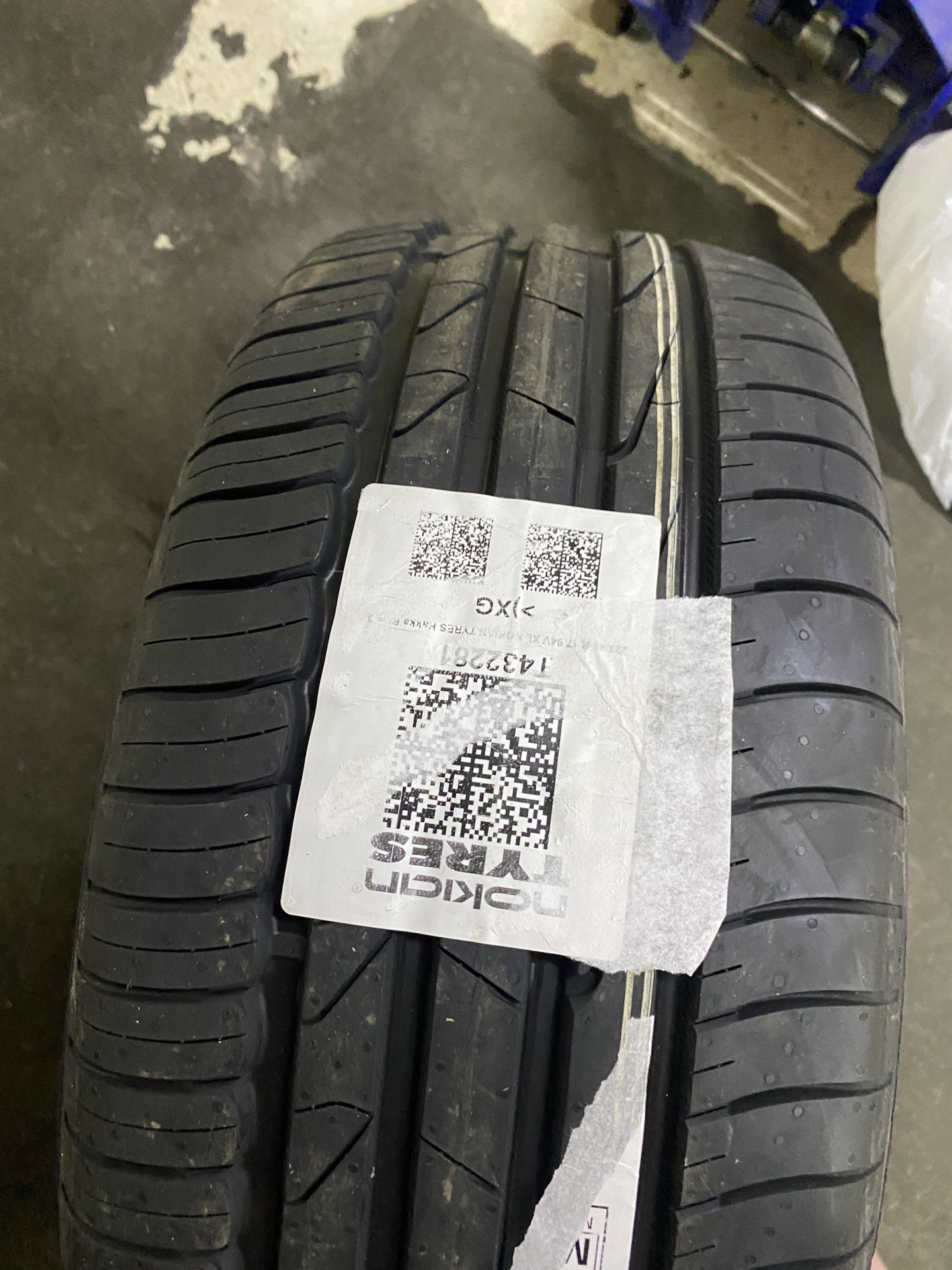 Летняя резина 225/45 R17 Nokian Hakka Blue 3 — Skoda Octavia A5 Mk2, 1 ...