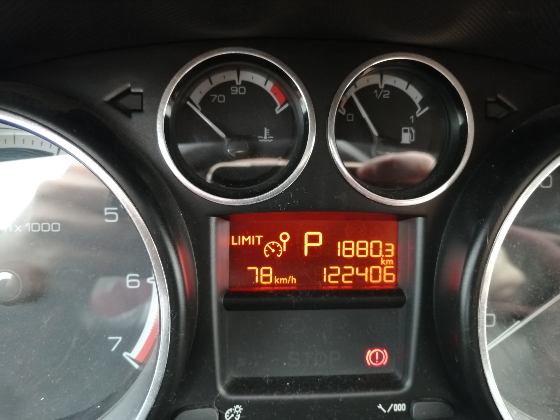 Repair needed пежо 308. Peugeot 308 1.6 at Highway fuel consumption. Пежо 308 отключить лимит скорости.