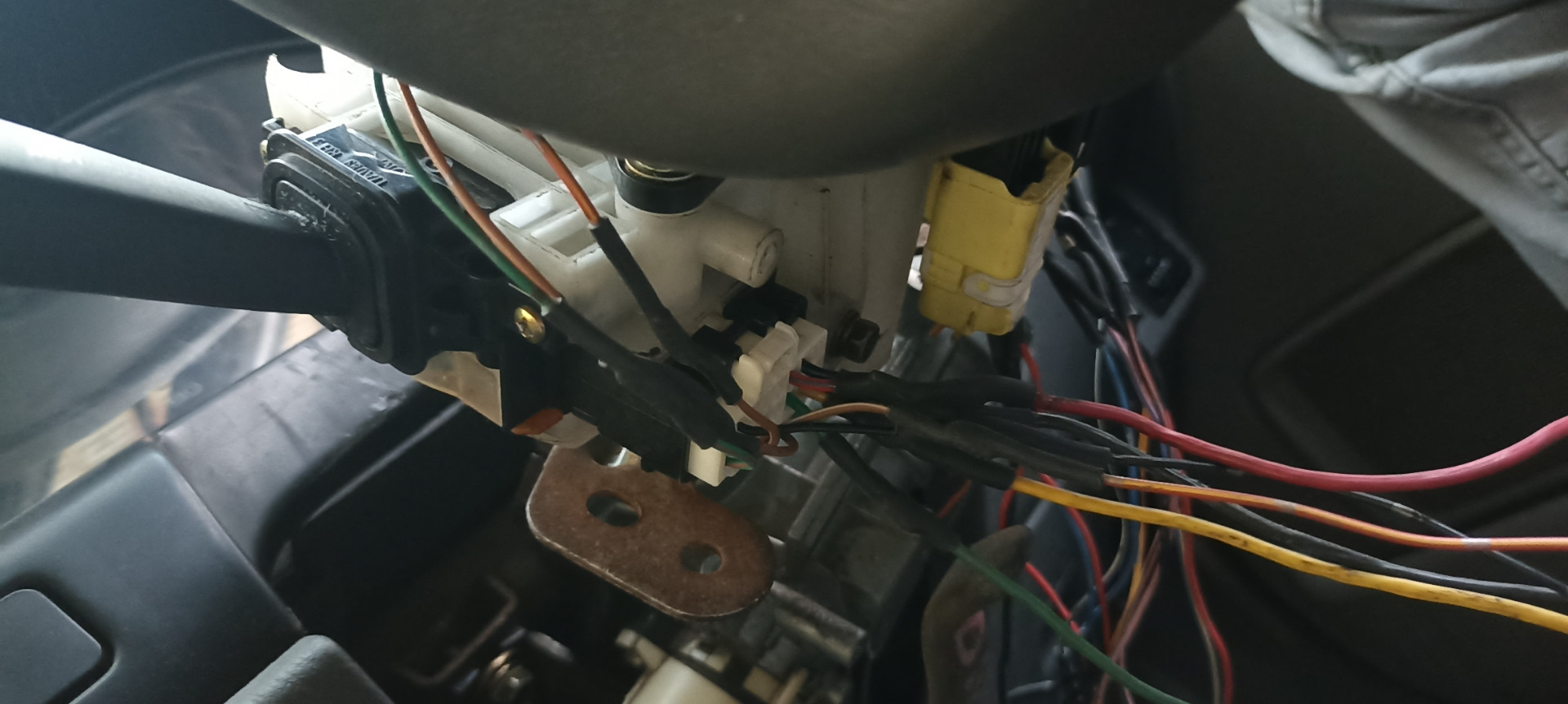 Купить Переключатель стеклоочистителей Mazda Familia BJ5W 2002 в Новосибирске по