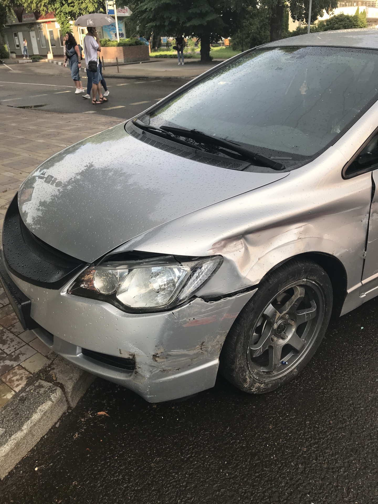 Хонда цивик 5 д дтп. Дтп хонда цивик 4д. Разбитая хонда цивик. Аварии хонда цивик. Хонда цивик 2008 битый.
