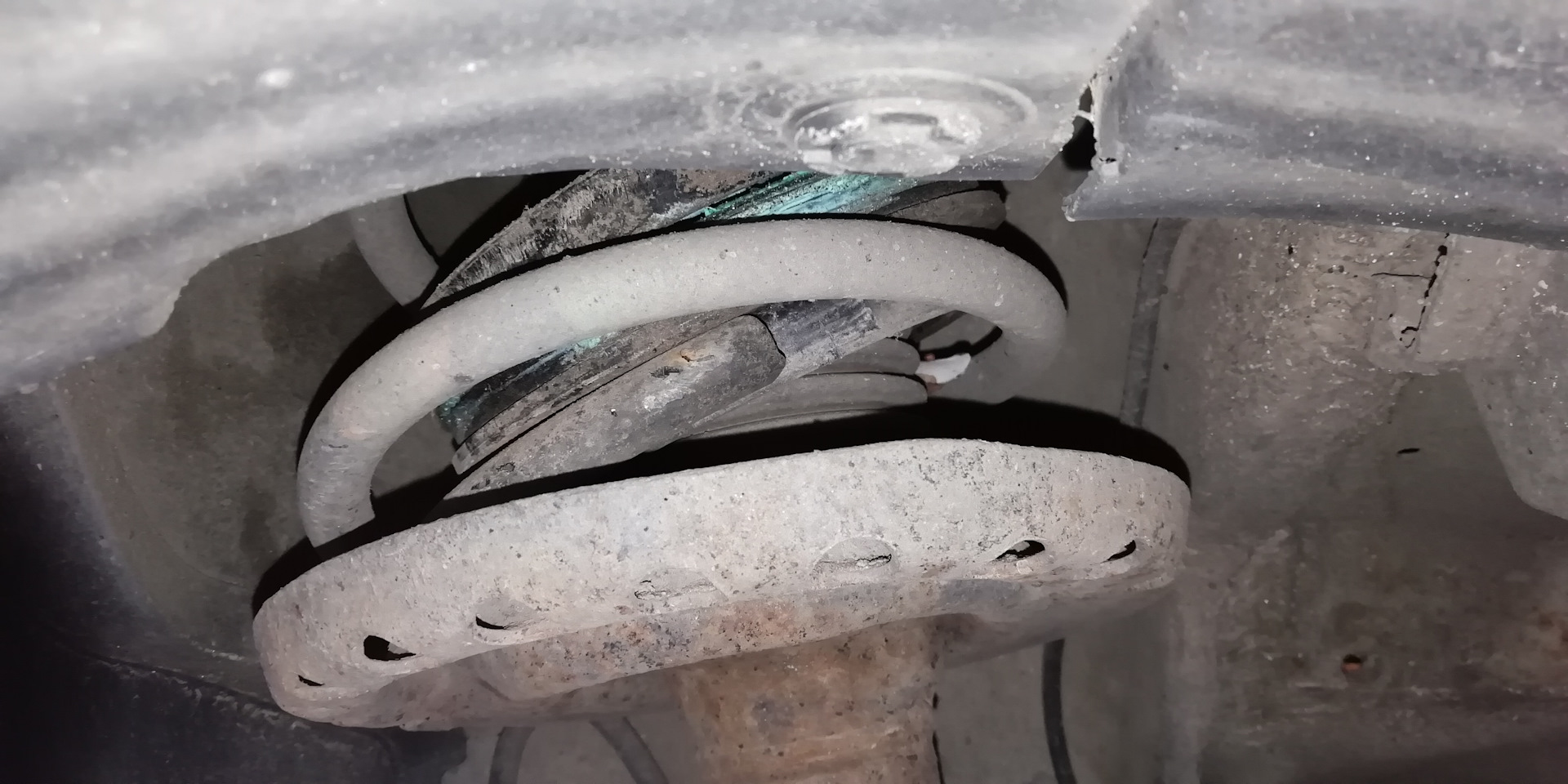 Форд фокус 2 лопнул виток пружины. Лопнутые пружины исправьте ошибку. Лопнутые пружины исправьте ошибку. Passat b8 лопнула пружина. Лопнутые пружины исправьте ошибку.