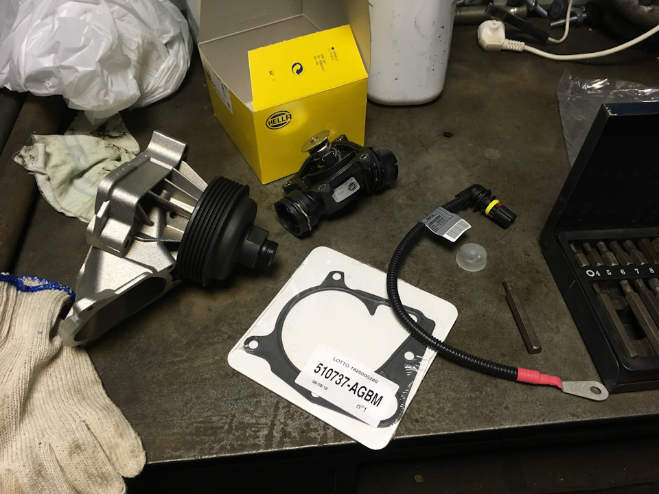 Мойка радиаторов, помпа, термостат и массовый провод блока свечей ...