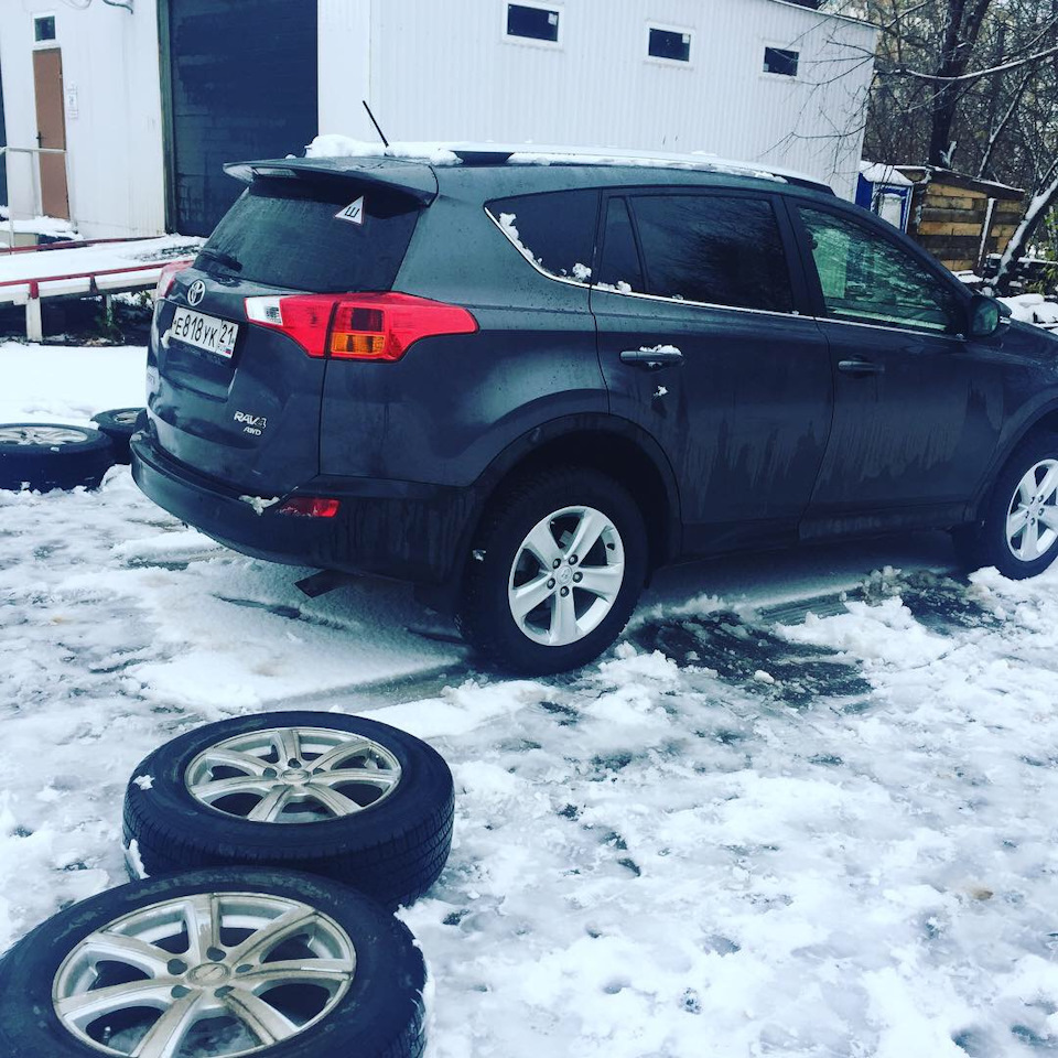 Фото в бортжурнале Toyota RAV4 (IV)