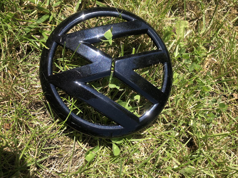 Значок в чёрный или знак без хрома — Volkswagen Caravelle (T5), 2 л ...