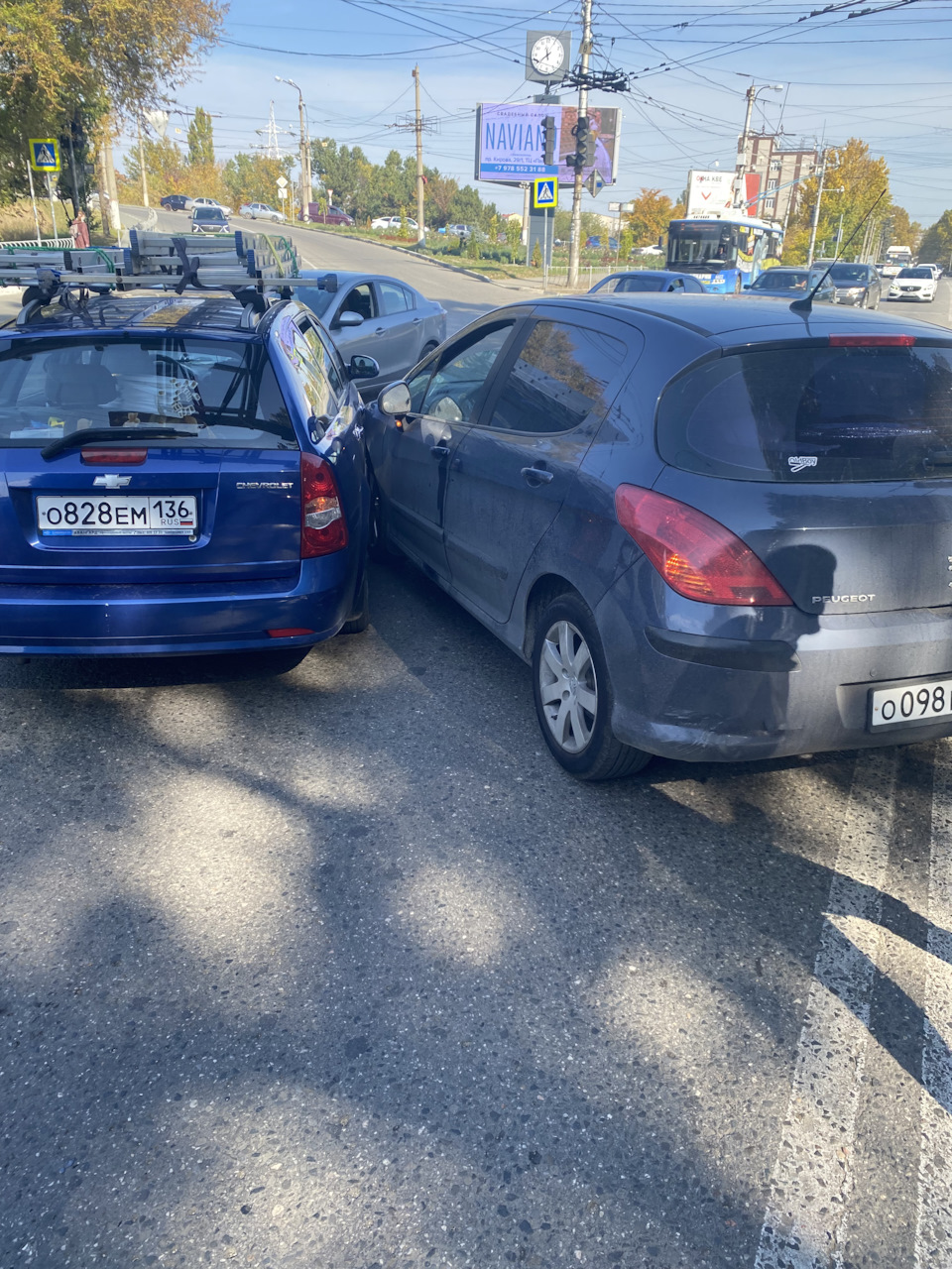 Взял машину у жены на день😀😅 — Peugeot 308 (1G), 1,6 л, 2008 года | ДТП |  DRIVE2