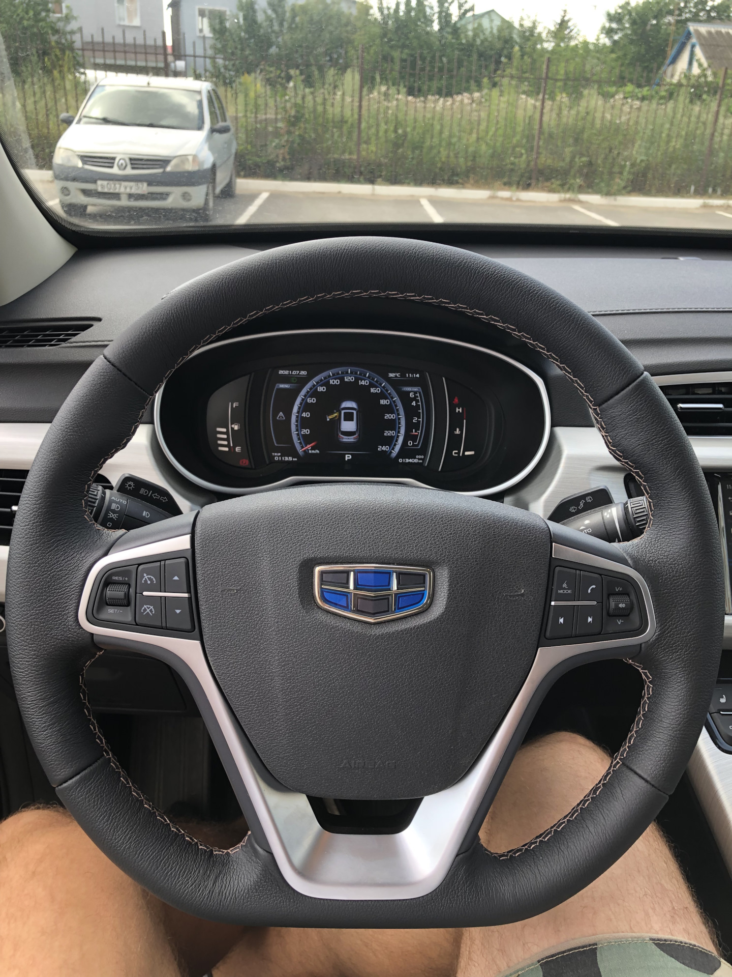 подогрев руля geely atlas