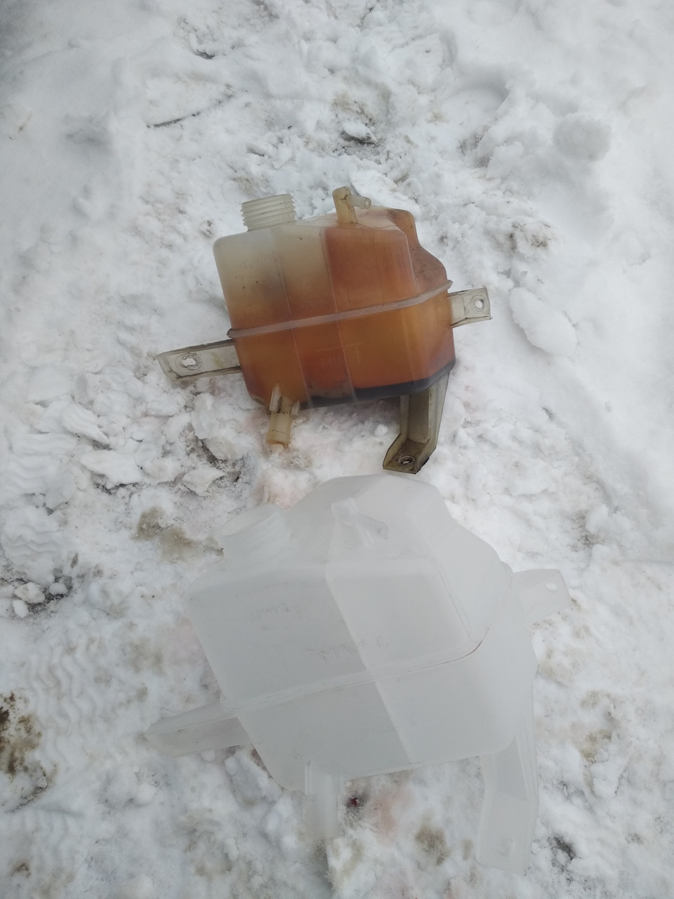 Расширительный бачок — Lada Калина седан, 1,6 л, 2010 года | своими ...