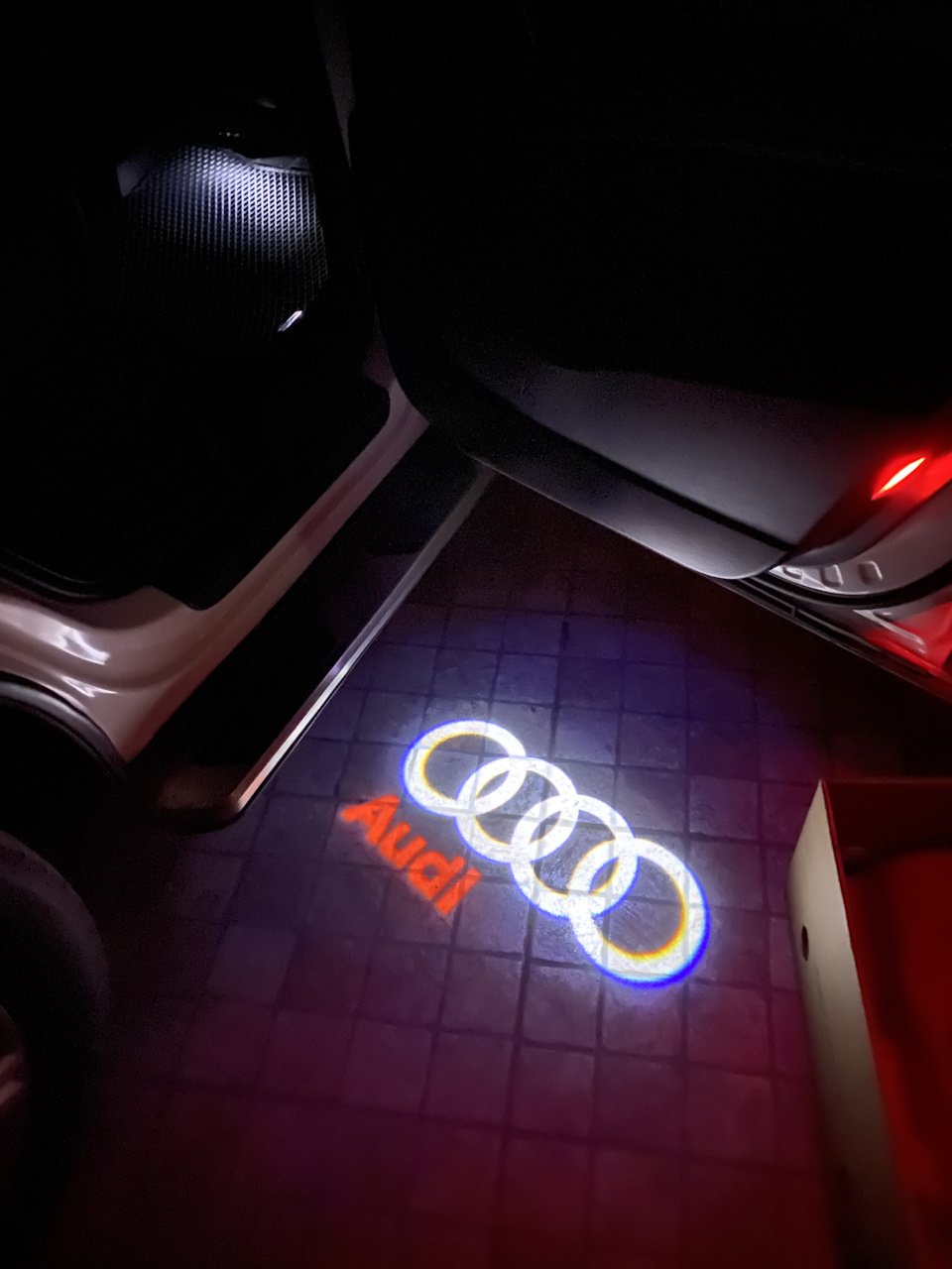 Подсветка — Audi Q7 (1G), 3 л, 2011 года | аксессуары | DRIVE2
