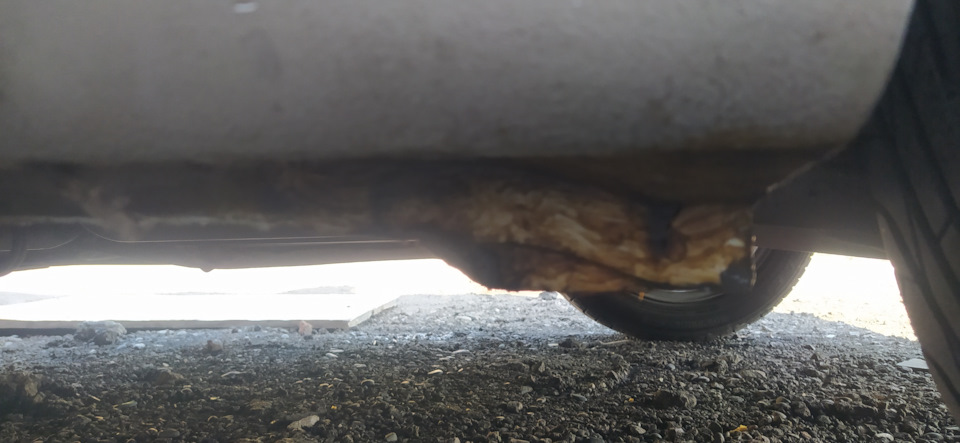 Стык крыла и порога в районе заднего колеса — Toyota Premio (T240)